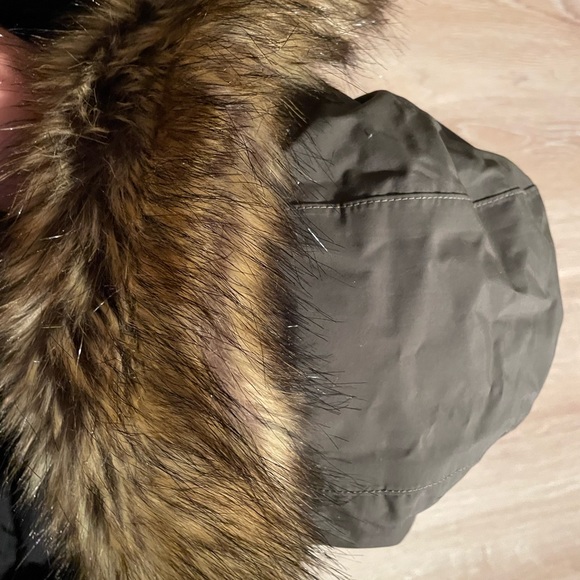 The North Face McMurdo Parka Taupe
Green - Picture 9 of 9
